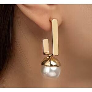 Pearl Rectangle Hoop Earrings